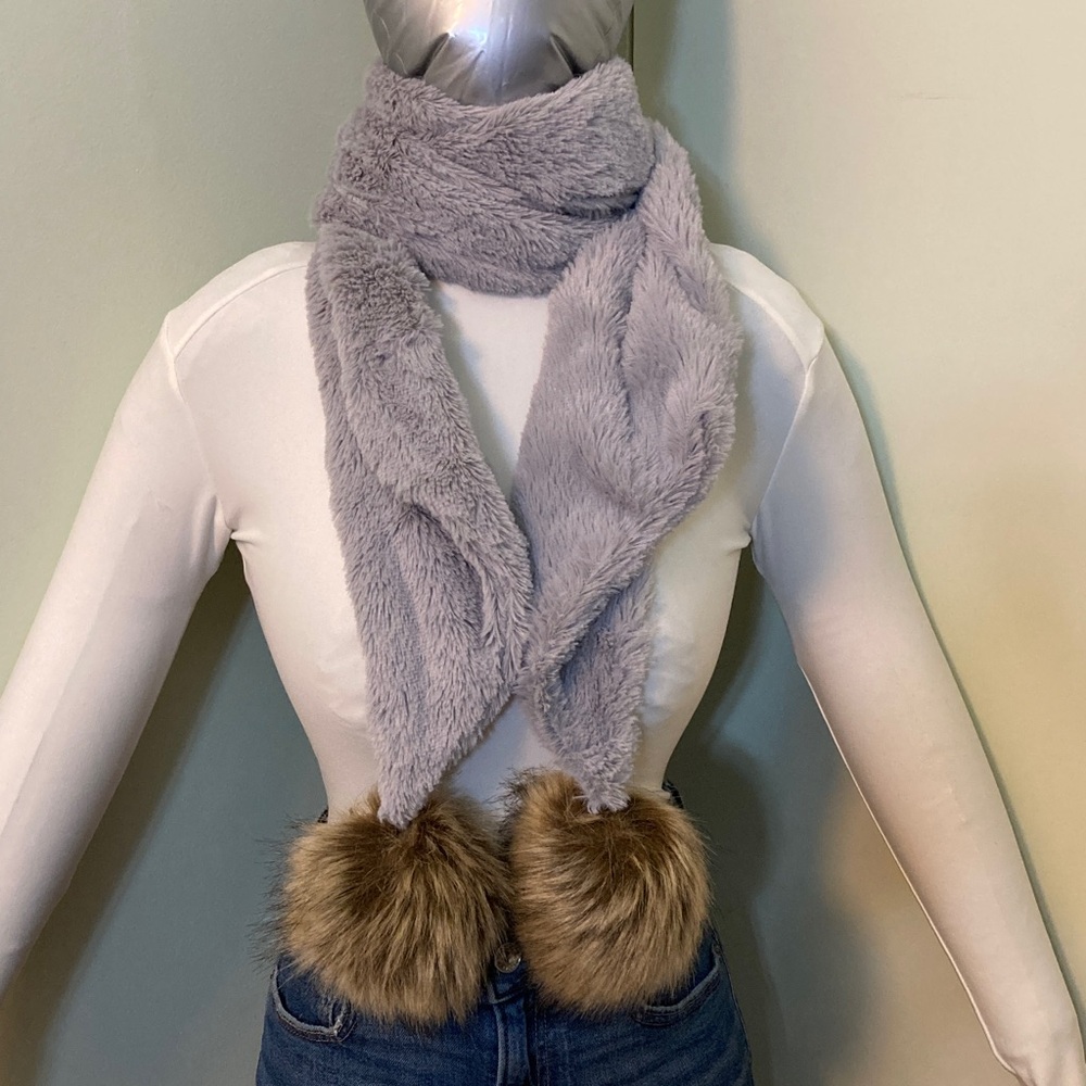 Plush Faux Fur Scarf with Pom-Poms - Light Gray